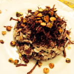 Arroz de cordeiro com crocante de carne seca e pistache.