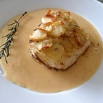 Robalo com escamas de batatas