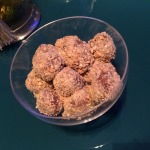 Brigadeiro de doce de leite com castanha de caju