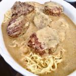 Filé ao molho de mostrada Dijon com massa caseira