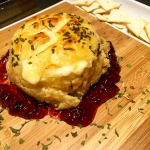 Camembert com massa folhada e geléia